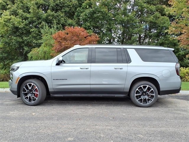 2025 Chevrolet Suburban RST photo 3