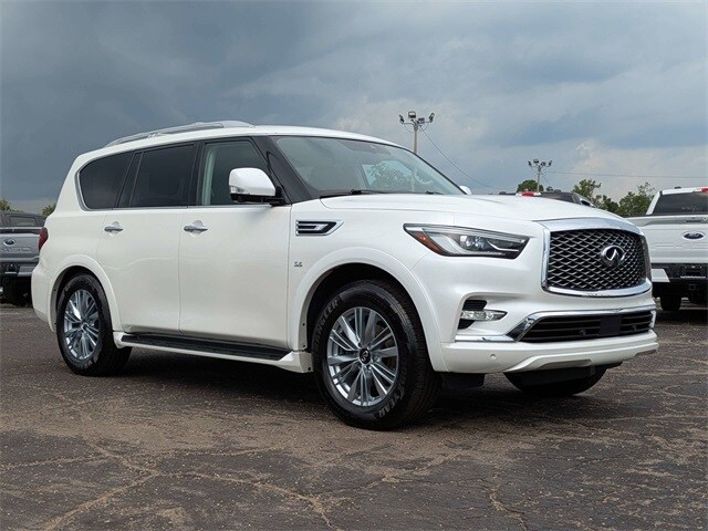 2019 Infiniti QX80 Luxe photo 2