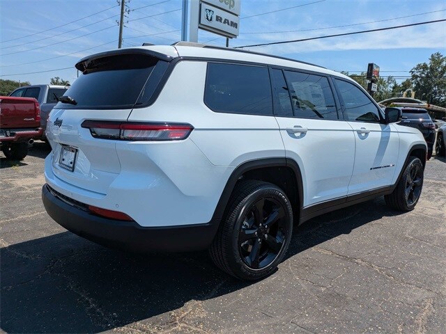2025 Jeep Grand Cherokee Altitude photo 4