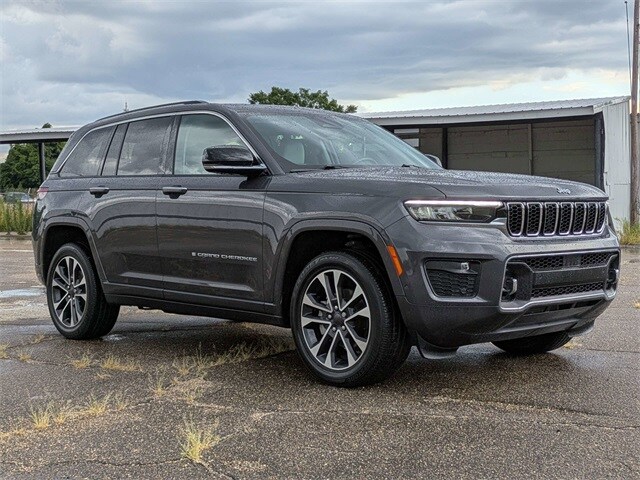2022 Jeep Grand Cherokee Overland photo 2