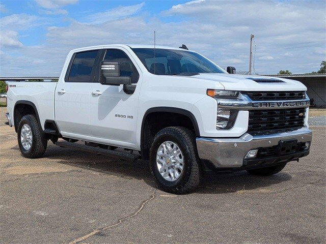 2022 Chevrolet Silverado 2500HD LT photo 2