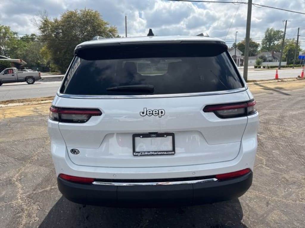 New 2026 Jeep Grand Cherokee L Laredo Sport Utility