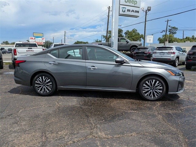2023 Nissan Altima 2.5 SV photo 3