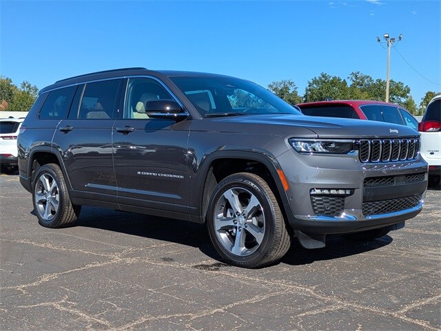 2025 Jeep Grand Cherokee Limited photo 2