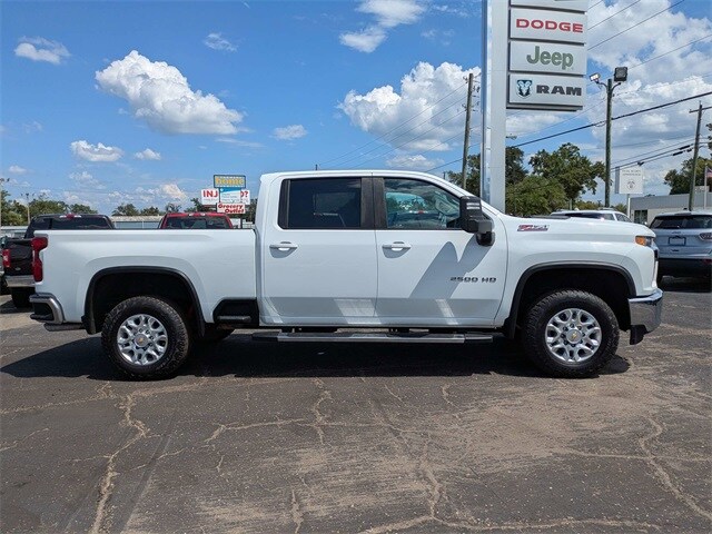 2023 Chevrolet Silverado 2500HD LT photo 3