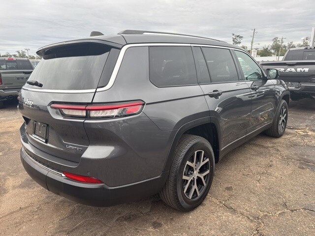 2023 Jeep Grand Cherokee Limited photo 2