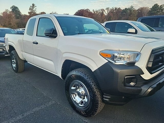 2022 Toyota Tacoma SR photo 2