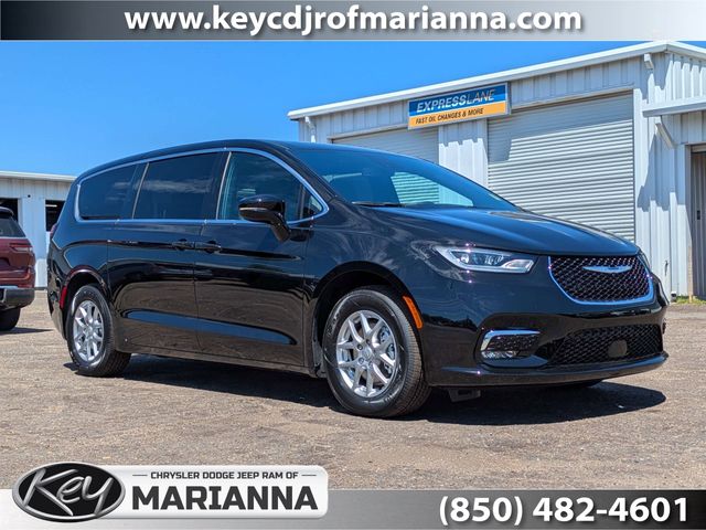 2026 Chrysler Pacifica Select's photo