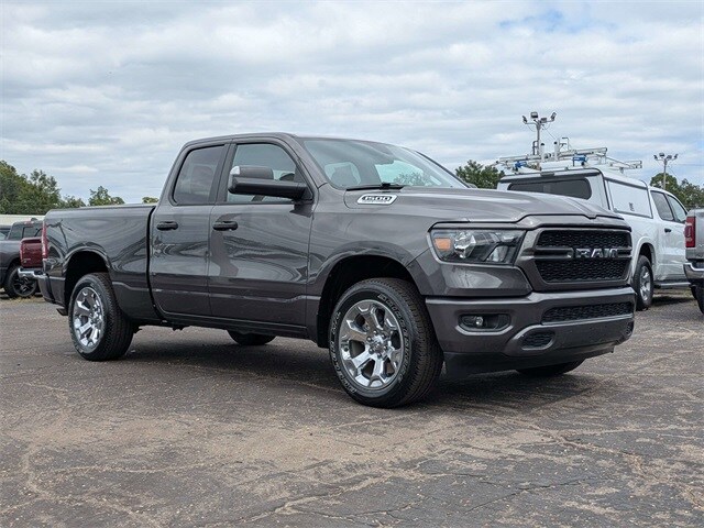 2024 Ram 1500 Tradesman photo 2