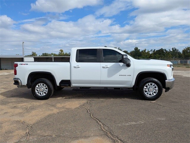 2022 Chevrolet Silverado 2500HD LT photo 3