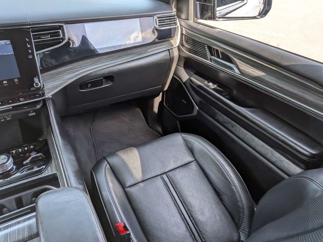 2023 Jeep Wagoneer L Series III - Photo 18