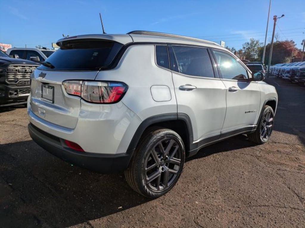 New 2026 Jeep Compass Latitude Sport Utility