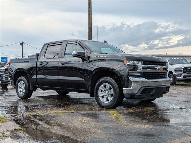 2020 Chevrolet Silverado 1500 LT photo 2