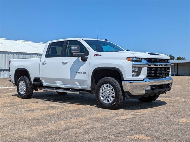 2023 Chevrolet Silverado 2500HD LT photo 2
