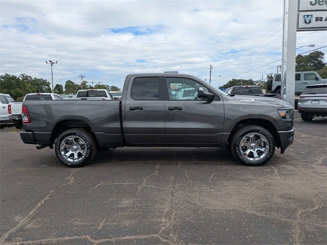2024 Ram 1500 Tradesman photo 3