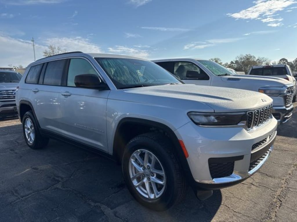 New 2026 Jeep Grand Cherokee L Laredo Sport Utility