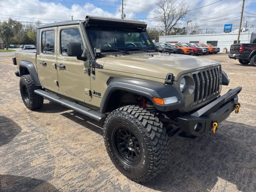 Used 2020 Jeep Gladiator Sport Truck Crew Cab
