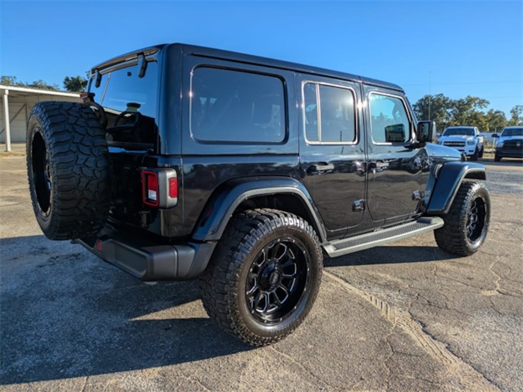 Used 2022 Jeep Wrangler Unlimited Sahara SUV