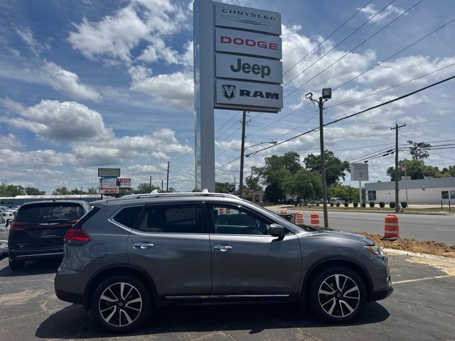 Used 2017 Nissan Rogue SL with VIN JN8AT2MT1HW149588 for sale in Marianna, FL