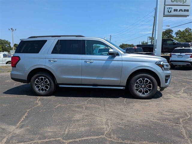 2022 Ford Expedition XLT photo 3