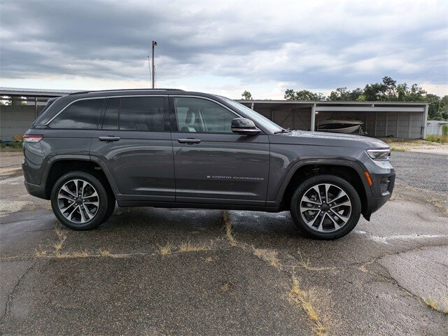 2022 Jeep Grand Cherokee Overland photo 3
