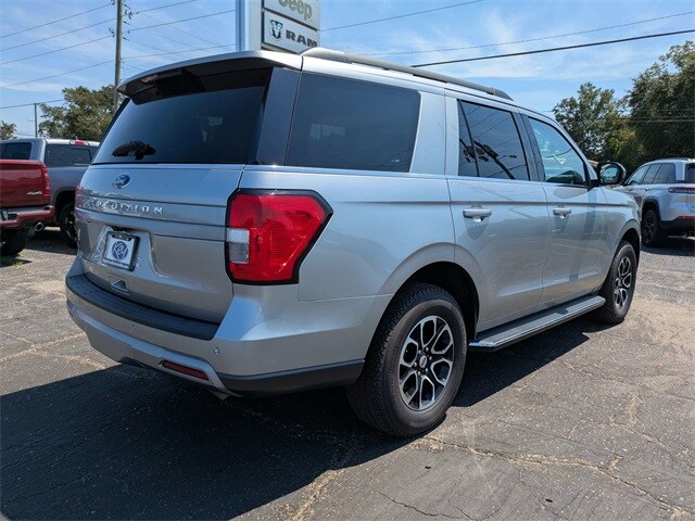 2022 Ford Expedition XLT photo 4