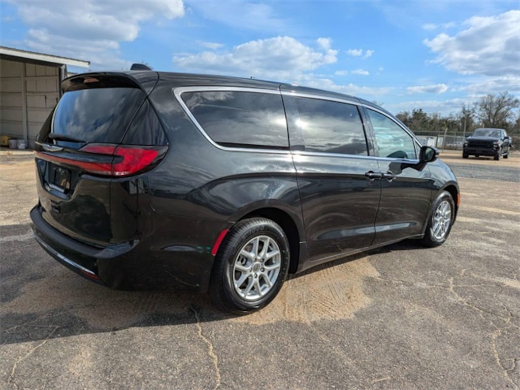 Used 2023 Chrysler Pacifica Touring L Van Passenger Van