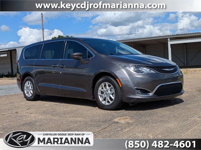 2020 Chrysler Pacifica Touring's photo