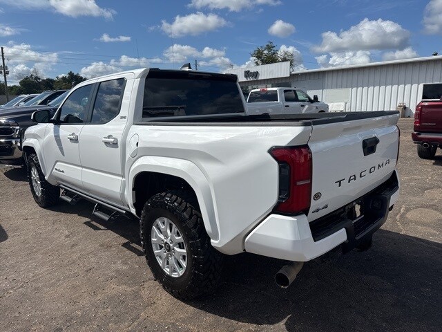 2024 Toyota Tacoma photo 4