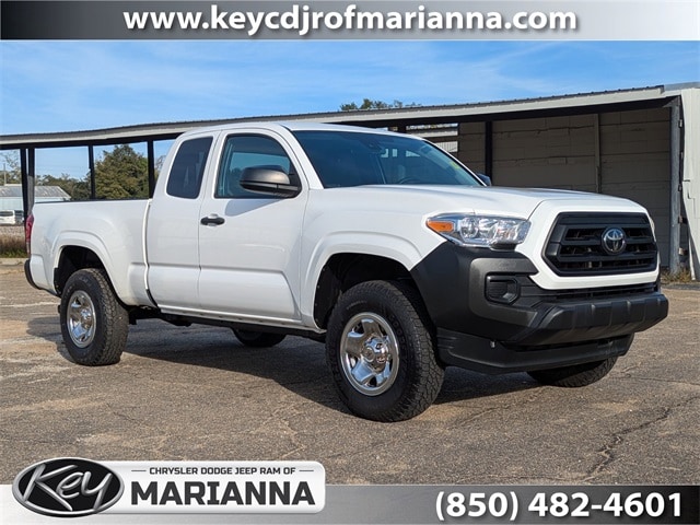 2022 Toyota Tacoma SR's photo