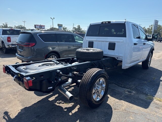 2026 Ram 3500 Tradesman photo 2