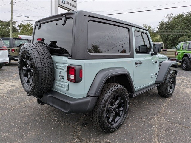 2023 Jeep Wrangler Willys photo 4