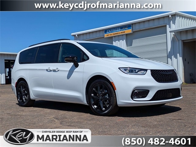 2026 Chrysler Pacifica Limited's photo