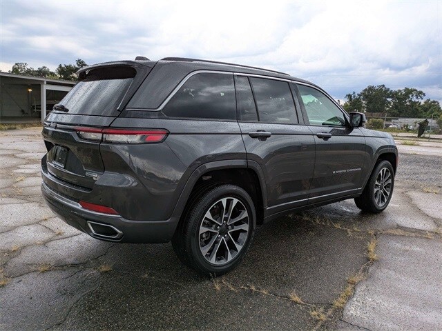 2022 Jeep Grand Cherokee Overland photo 4