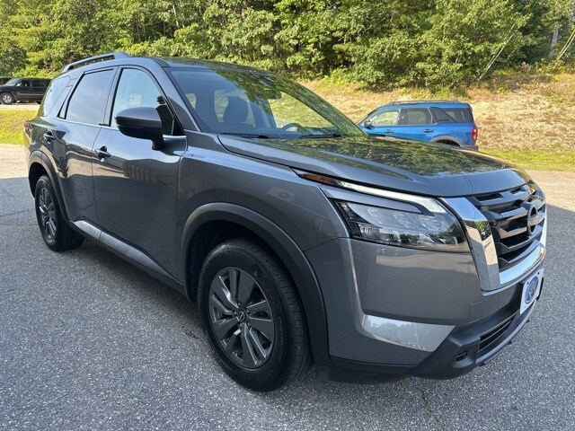 2024 Nissan Pathfinder SV photo 2