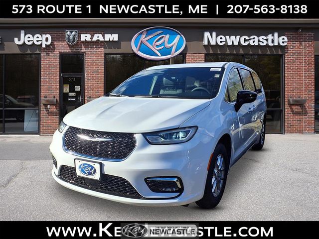 2026 Chrysler Pacifica Passenger Van 