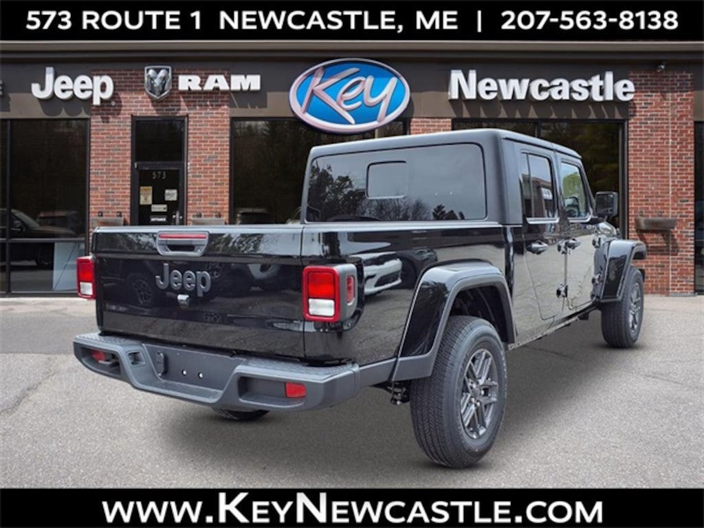 New 2025 Jeep Gladiator Sport Pickup