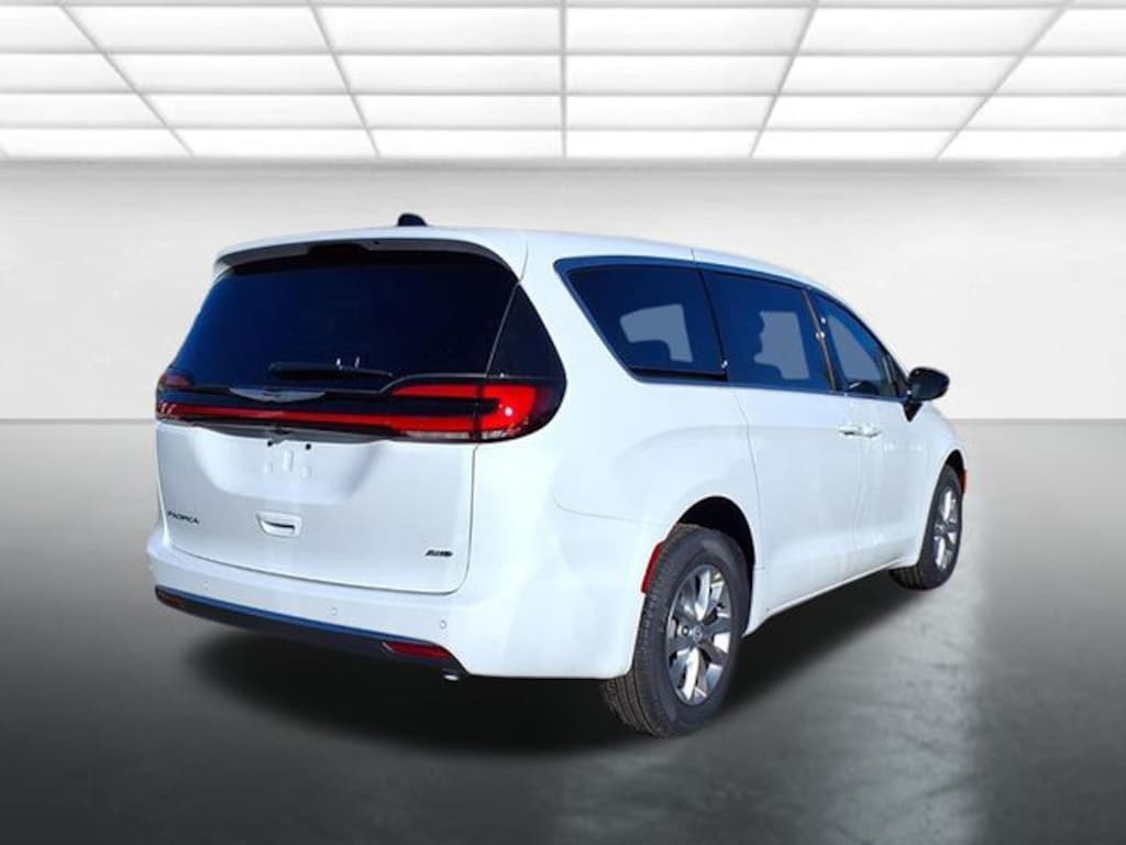 New 2026 Chrysler Pacifica Select Passenger Van