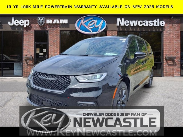 2025 Chrysler Pacifica Passenger Van 
