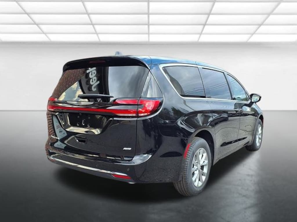 New 2026 Chrysler Pacifica Select Passenger Van