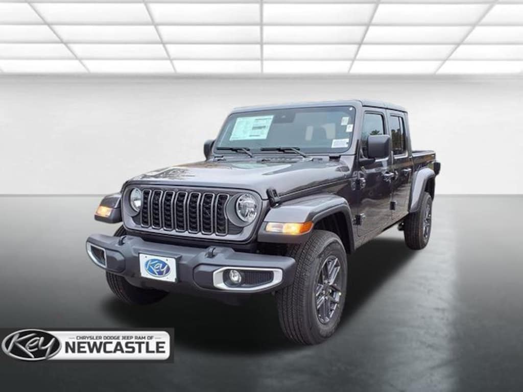 New 2025 Jeep Gladiator Sport S Pickup