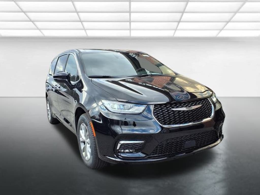 New 2026 Chrysler Pacifica Select Passenger Van