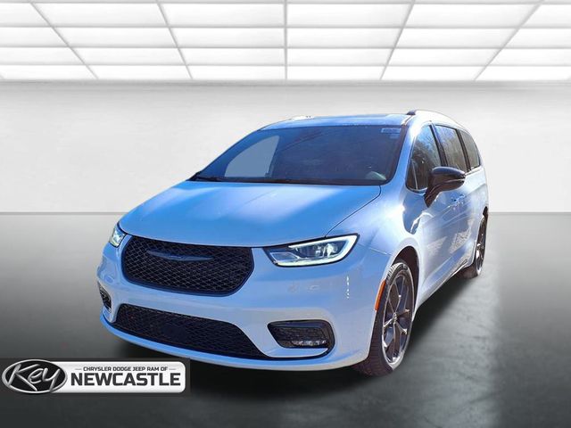 2026 Chrysler Pacifica Limited's photo