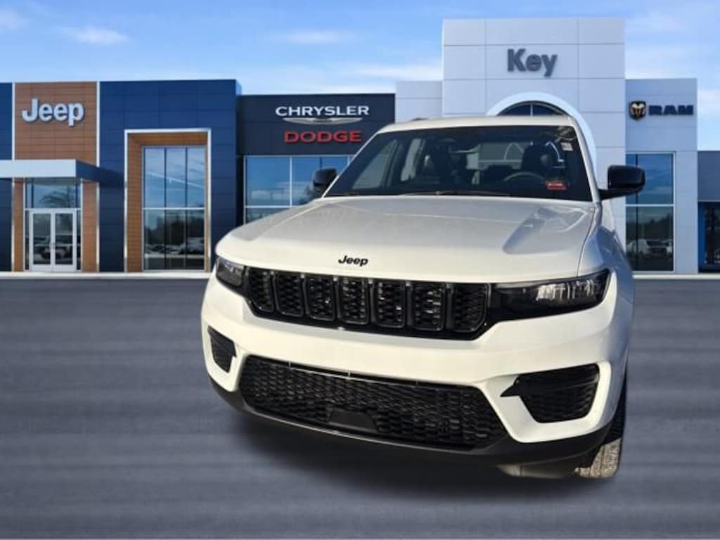 Used 2023 Jeep Grand Cherokee Altitude SUV