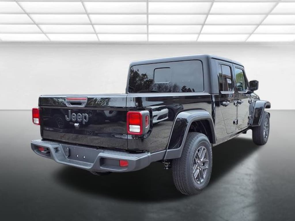 New 2025 Jeep Gladiator Sport S Pickup