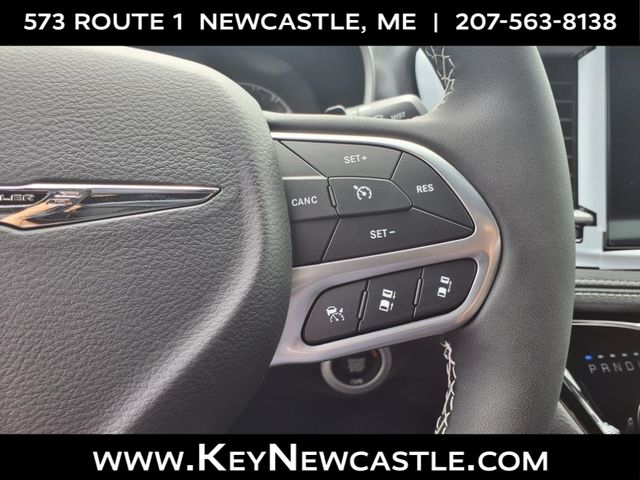 2025 Chrysler Pacifica Select - Photo 11