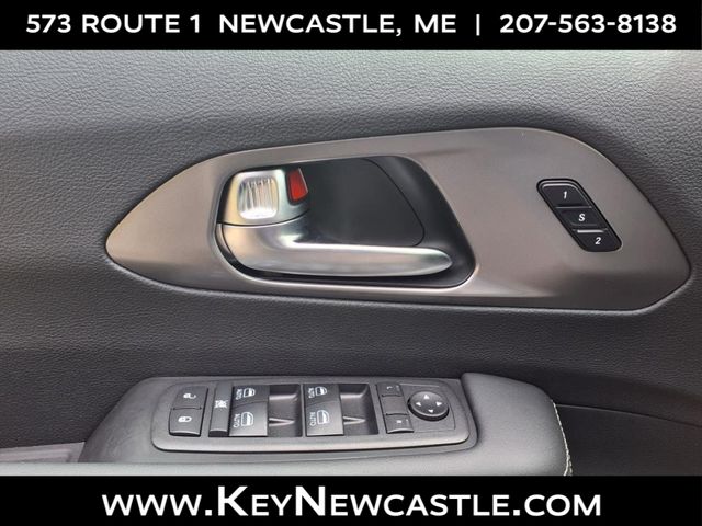 2025 Chrysler Pacifica Select - Photo 8