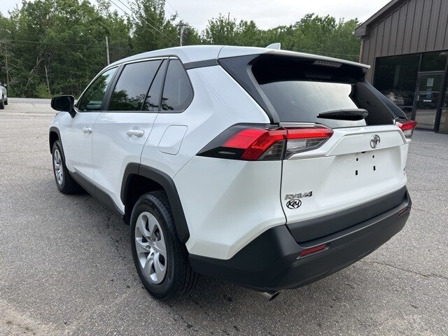 2024 Toyota RAV4 LE photo 4