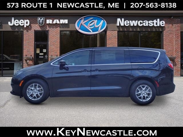 2025 Chrysler Voyager LX photo 2