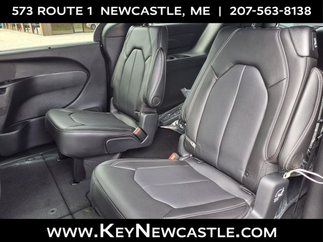 2025 Chrysler Pacifica Select - Photo 14